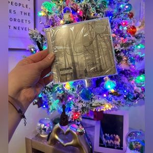 Taylor Swift SIGNED Folklore CD